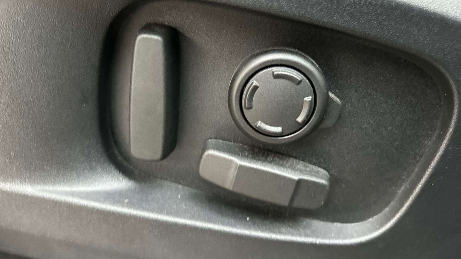 Used Land Rover Defender 2024 for sale - 76488150: Photo 34