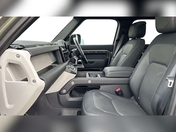 Used Land Rover Defender 2024 for sale - 76488150: Photo