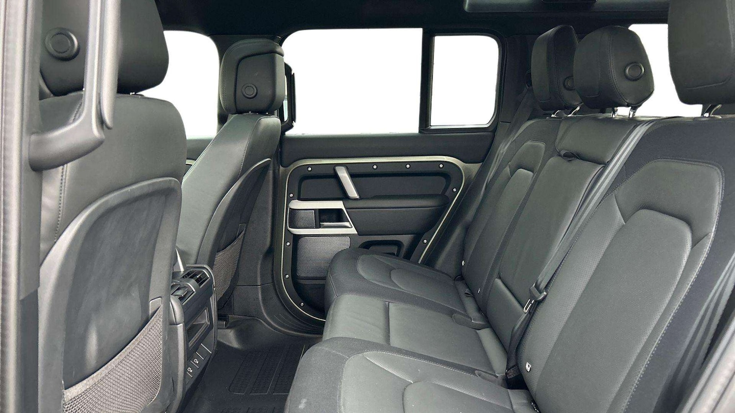 Used Land Rover Defender 2024 for sale - 76488150: Photo 4