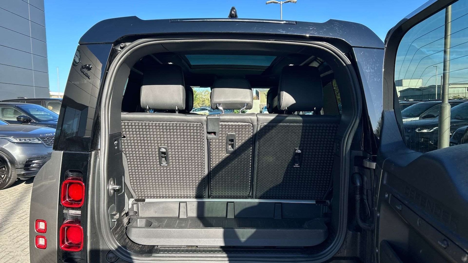 Used Land Rover Defender 2024 for sale - 76459901: Photo 10