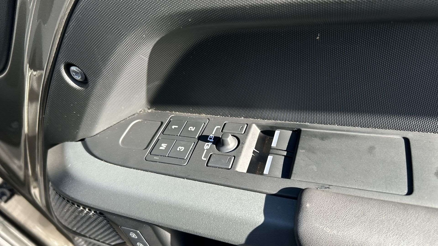 Used Land Rover Defender 2024 for sale - 76459901: Photo 25