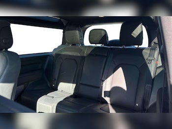 Used Land Rover Defender 2024 for sale - 76459901: Photo