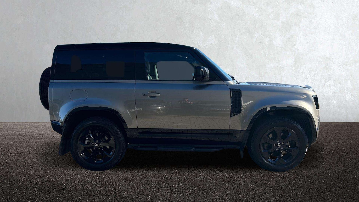 Used Land Rover Defender 2024 for sale - 76459901: Photo 5