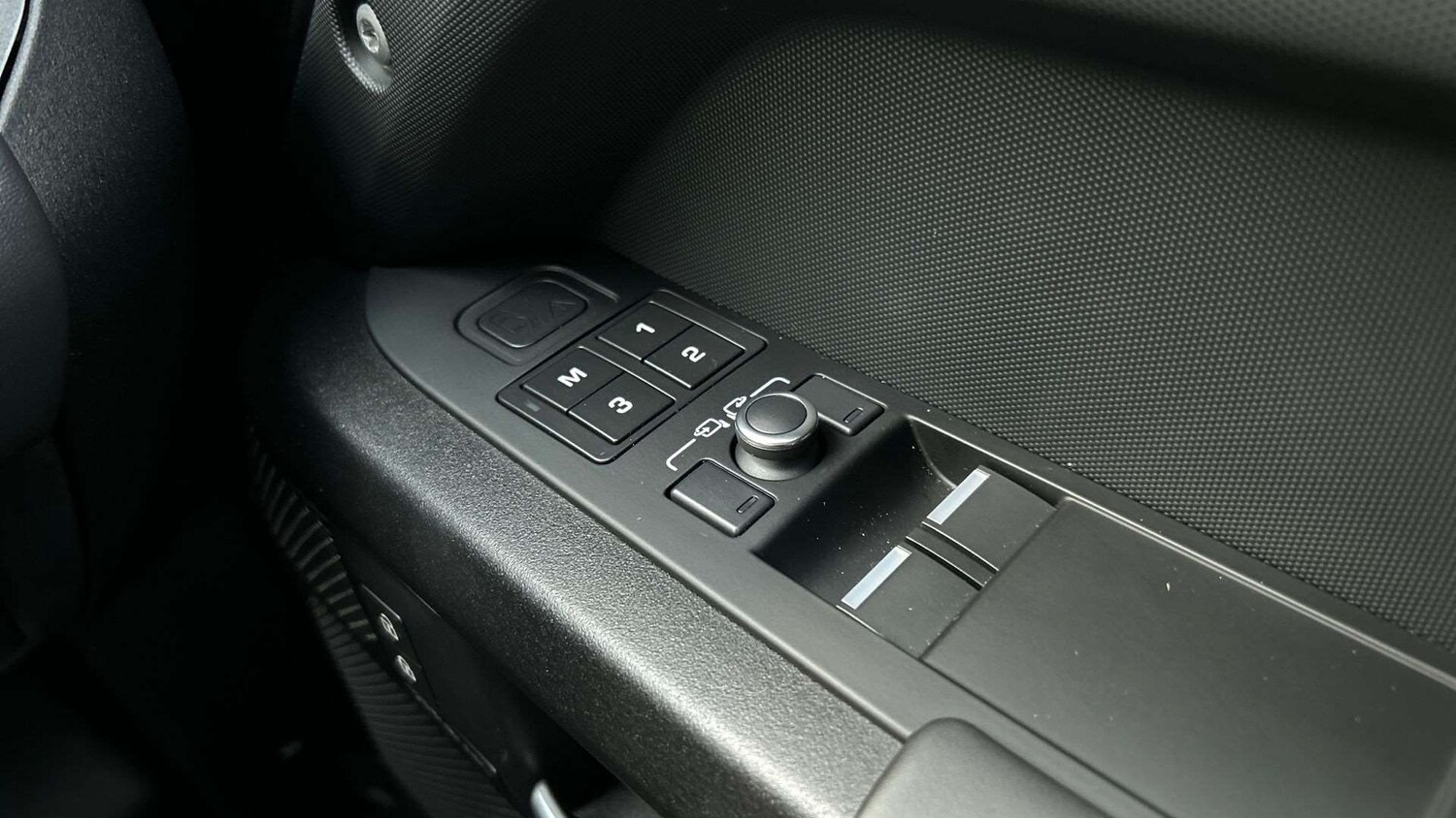 Used Land Rover Defender 2021 for sale - 77741006: Photo 25