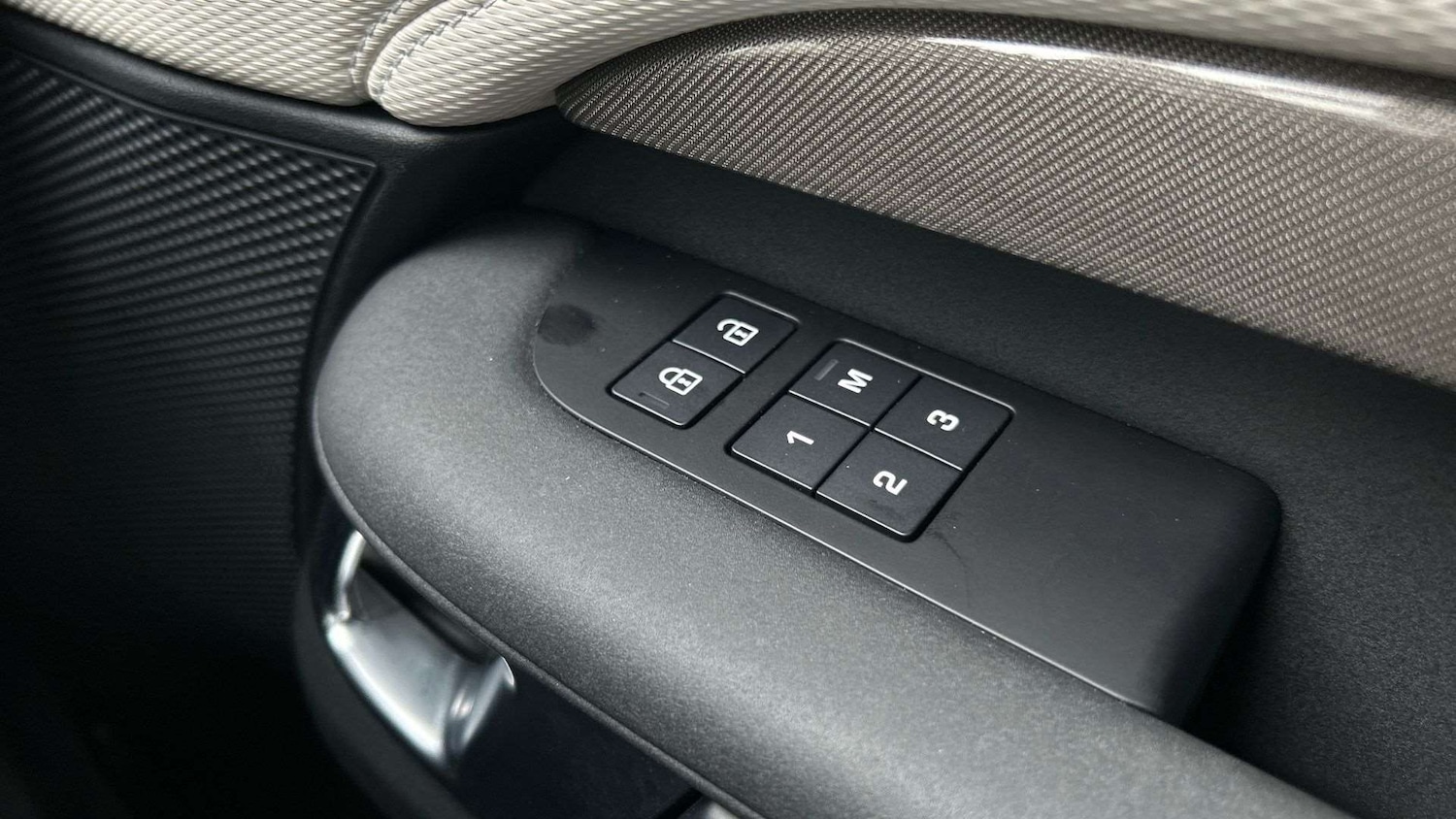 Used Land Rover Discovery 2022 for sale - 76460127: Photo 25