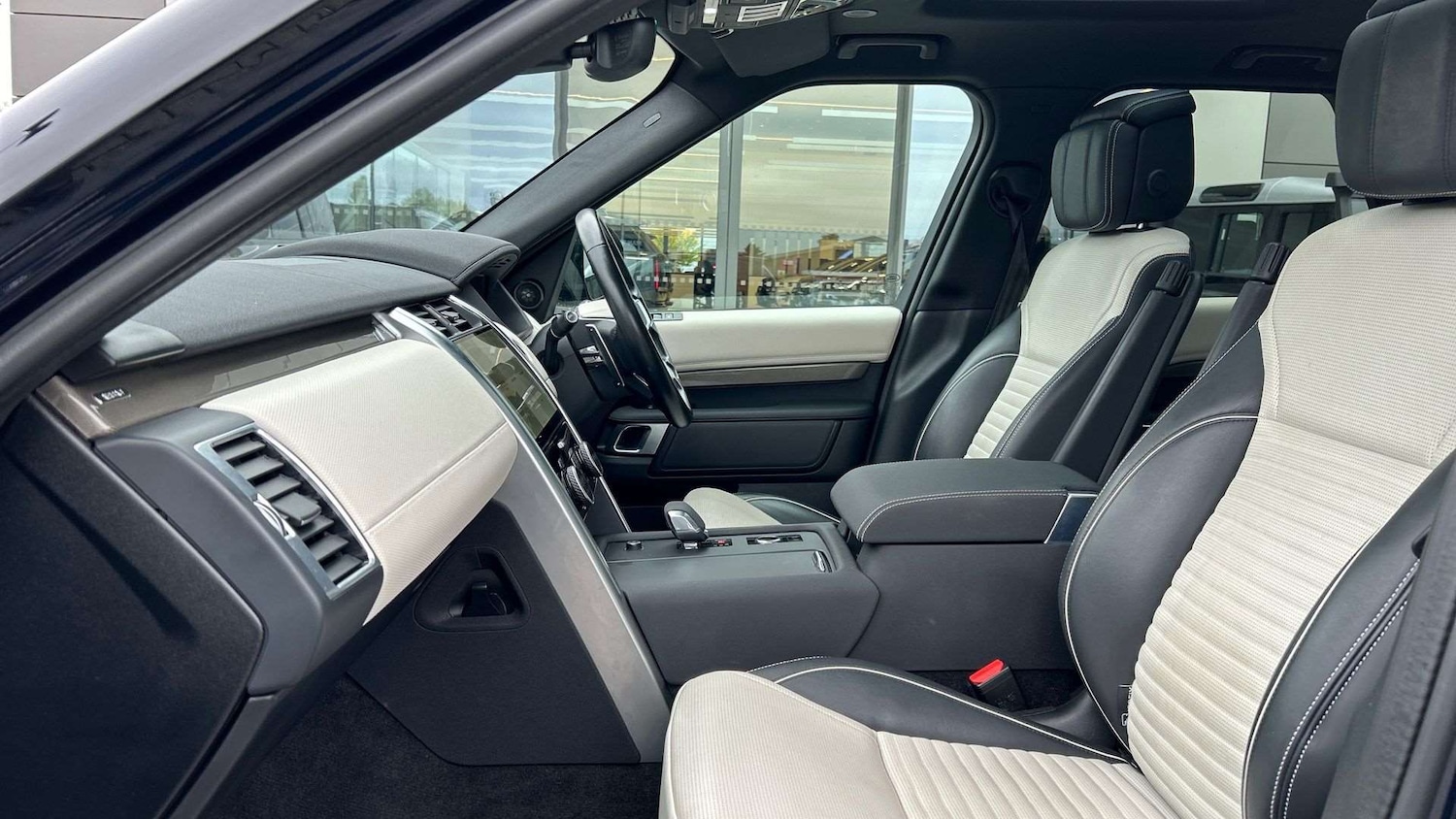 Used Land Rover Discovery 2022 for sale - 76460127: Photo 3