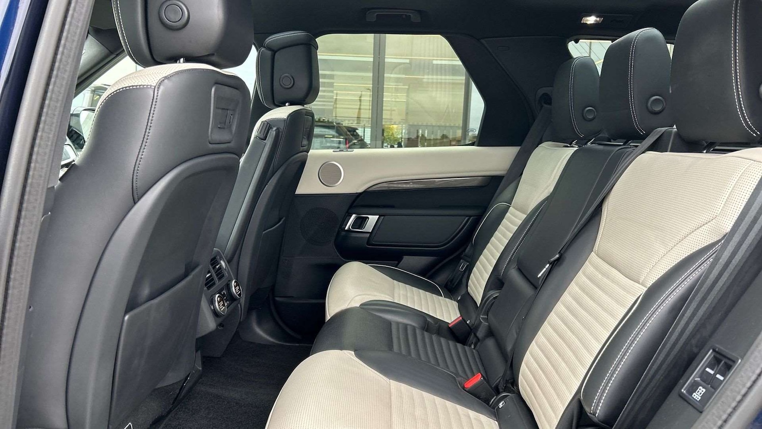 Used Land Rover Discovery 2022 for sale - 76460127: Photo 4