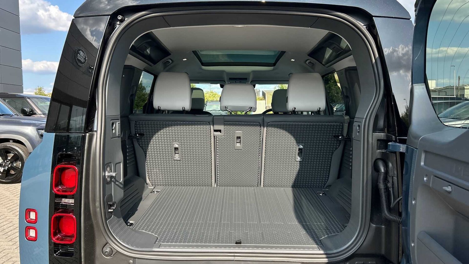 Used Land Rover Defender 2025 for sale - 77472744: Photo 10