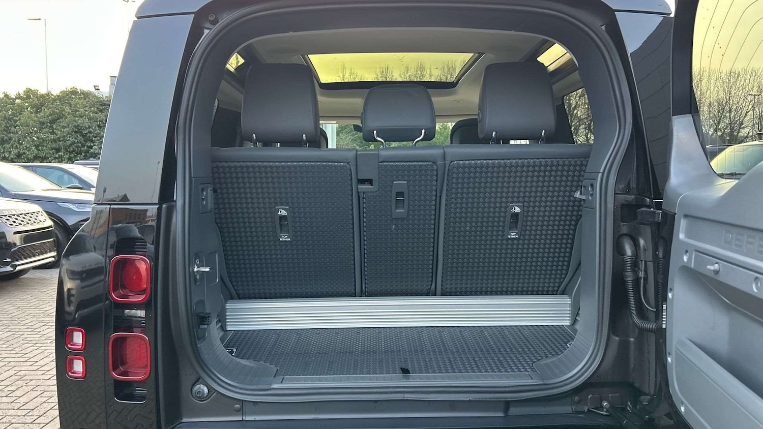 Used Land Rover Defender 2023 for sale - 77772218: Photo 10