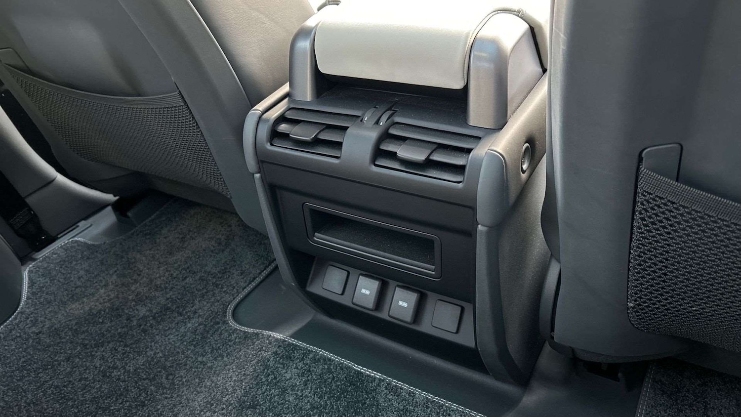 Used Land Rover Defender 2023 for sale - 77772218: Photo 18