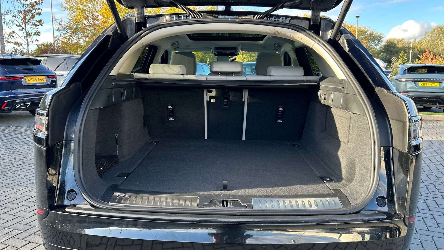 Used Land Rover Range Rover Velar 2025 for sale - 76460595: Photo 10