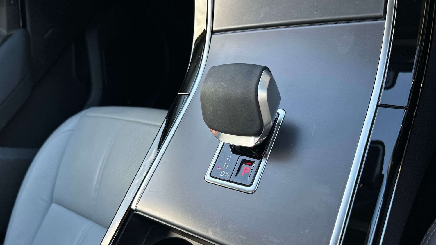 Used Land Rover Range Rover Velar 2025 for sale - 76460595: Photo 13