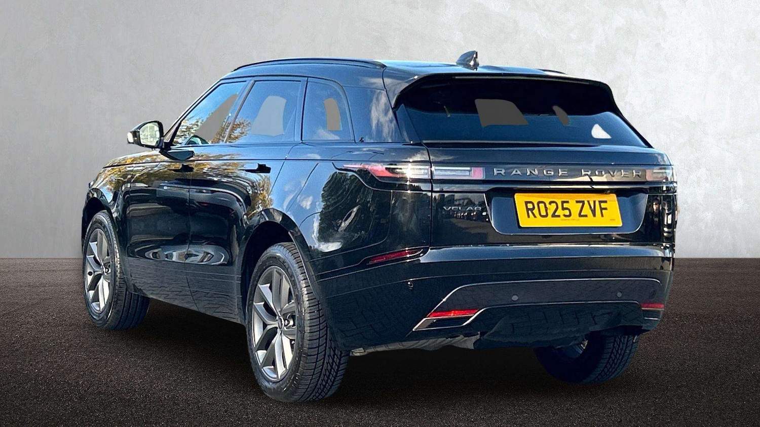 Used Land Rover Range Rover Velar 2025 for sale - 76460595: Photo 2