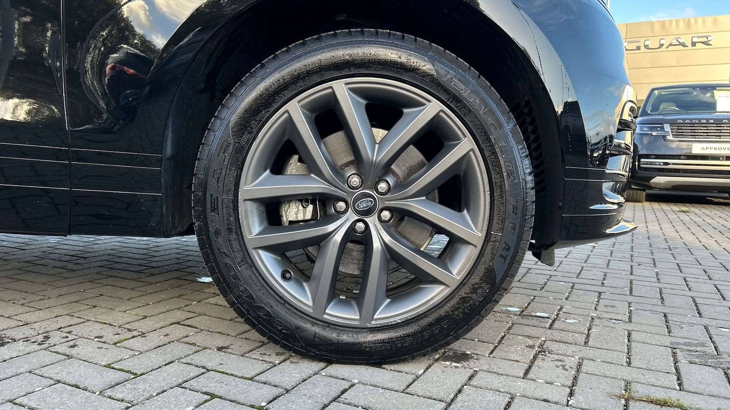 Used Land Rover Range Rover Velar 2025 for sale - 76460595: Photo 8