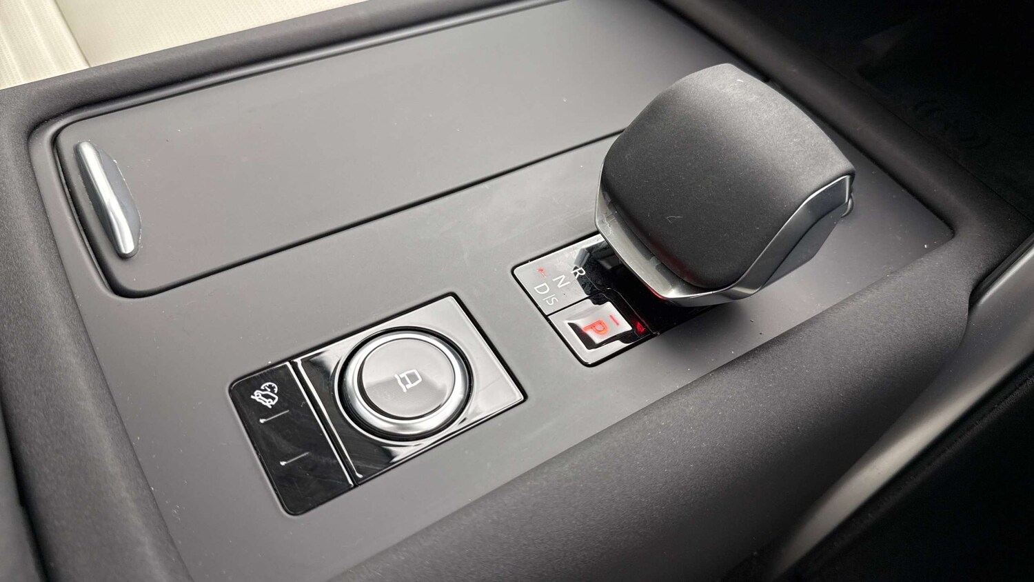 Used Land Rover Discovery 2025 for sale - 77972779: Photo 13