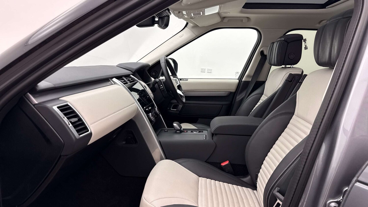 Used Land Rover Discovery 2025 for sale - 77972779: Photo 3