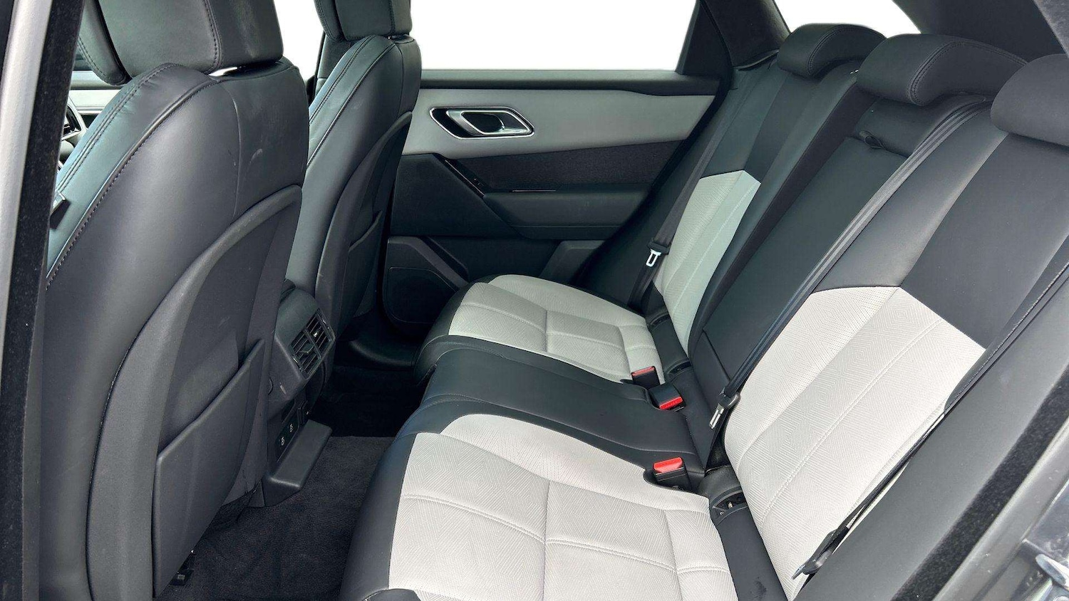 Used Land Rover Range Rover Velar 2025 for sale - 76459862: Photo 4