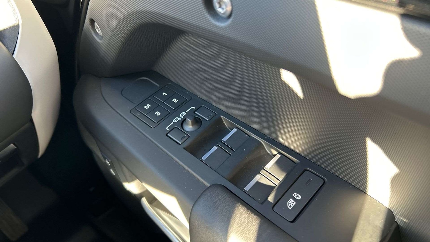 Used Land Rover Defender 2025 for sale - 77147355: Photo 25