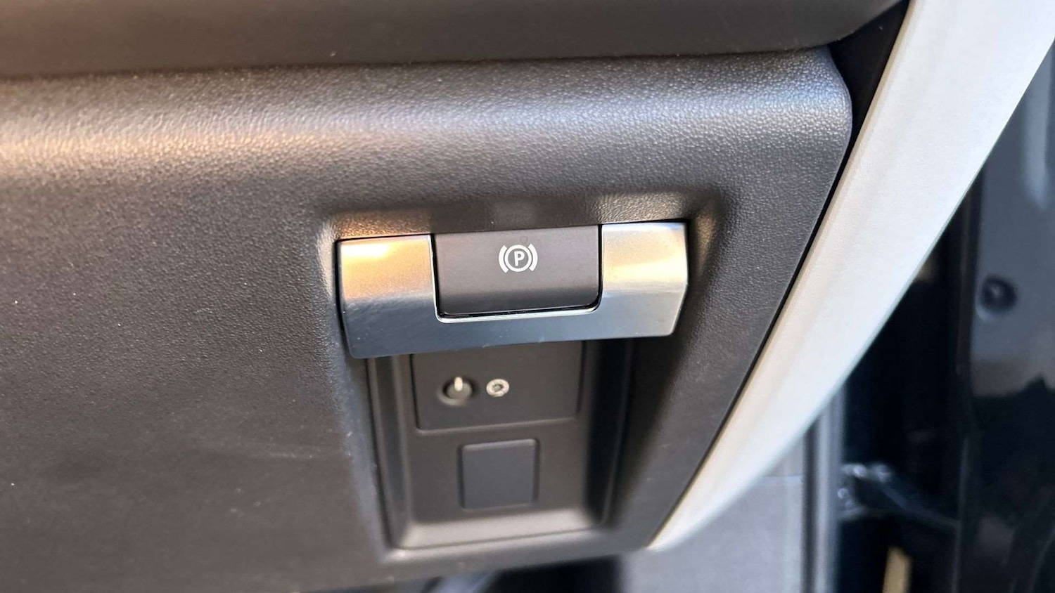 Used Land Rover Defender 2025 for sale - 77147355: Photo 33