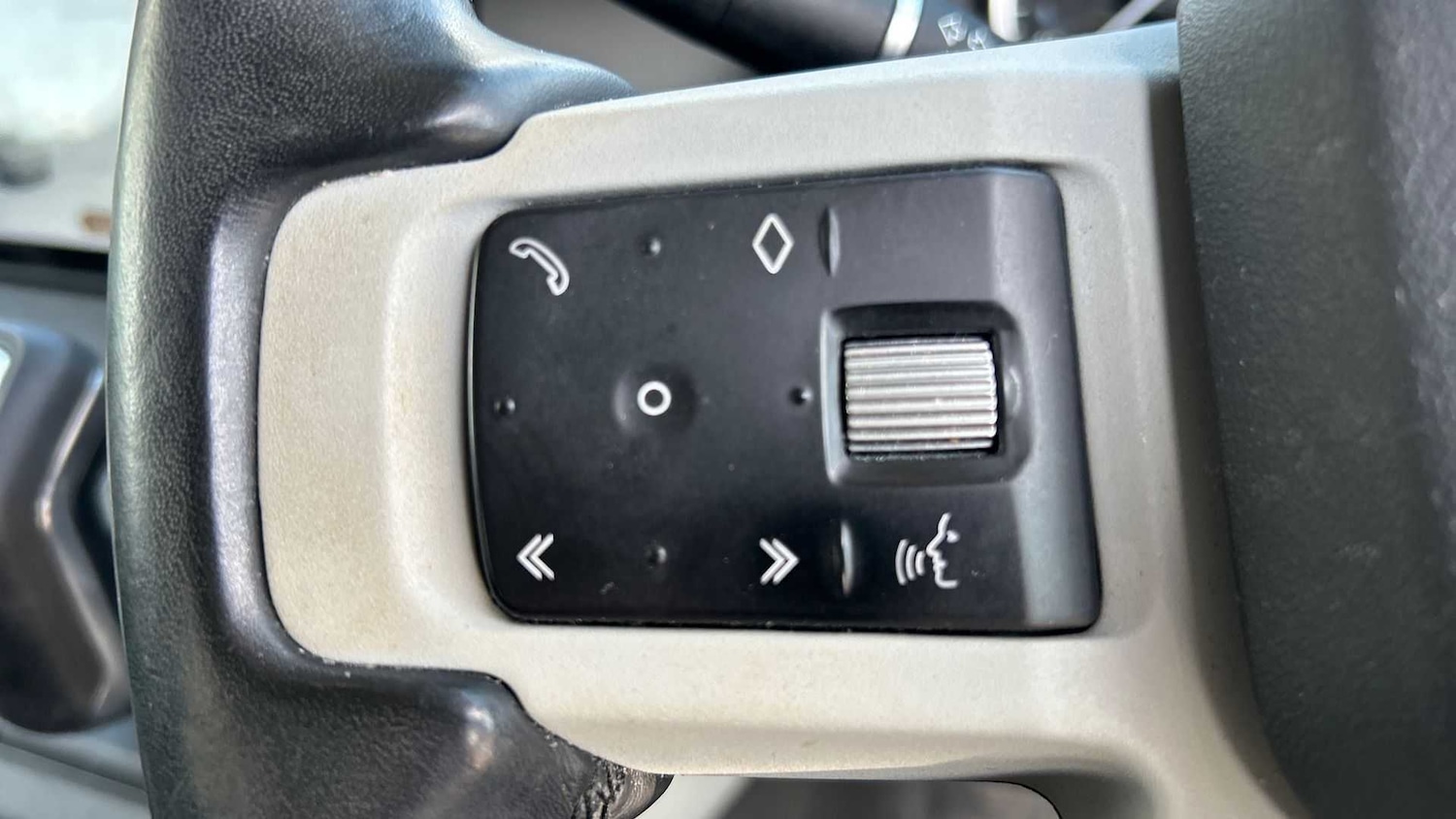 Used Land Rover Defender 2022 for sale - 76459844: Photo 33