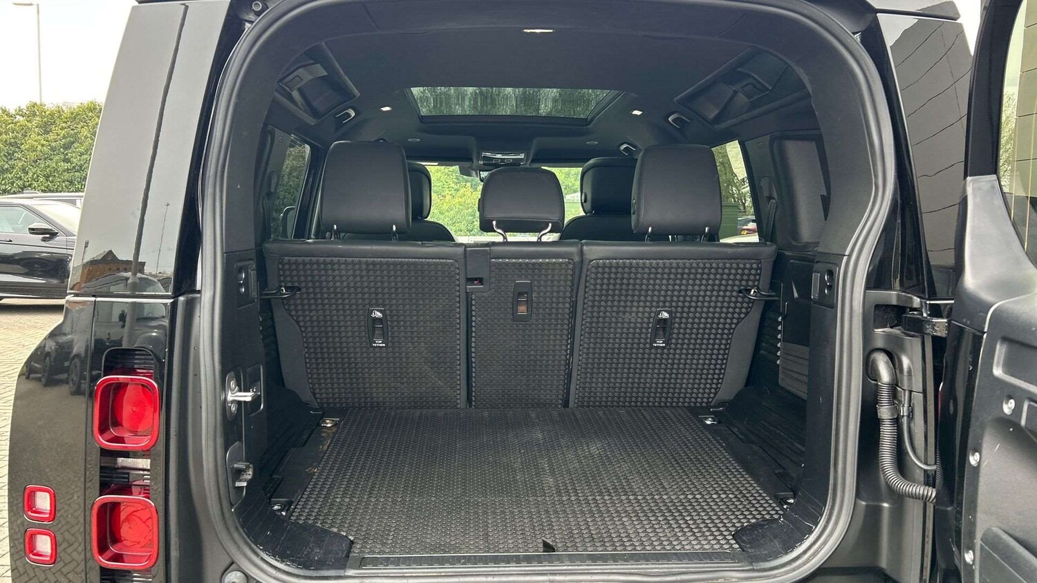 Used Land Rover Defender 2023 for sale - 78209089: Photo 10