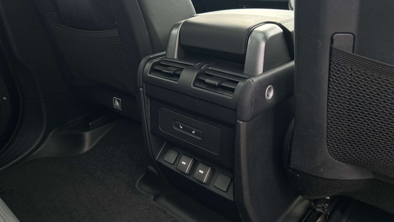 Used Land Rover Defender 2023 for sale - 78209089: Photo 18