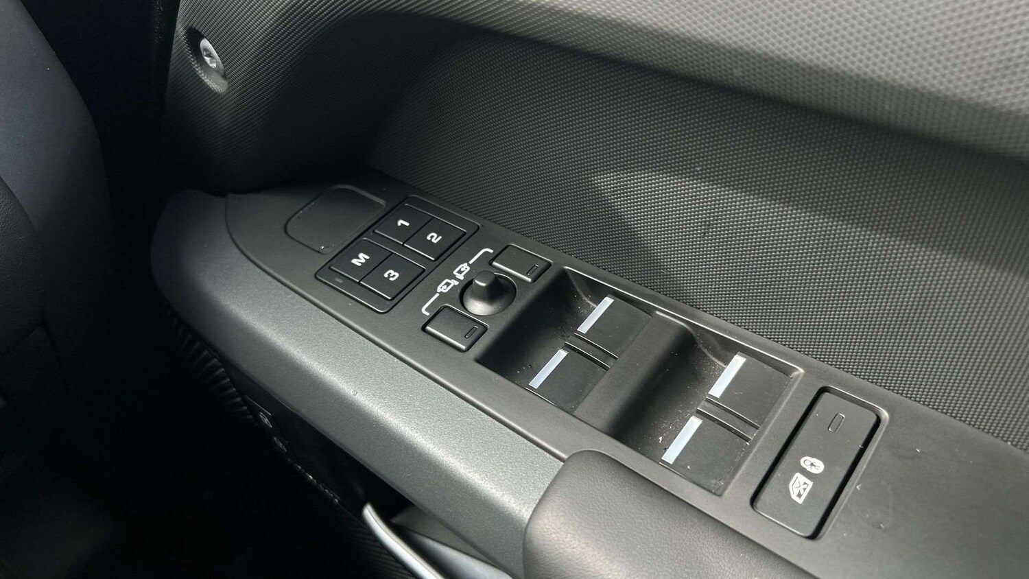 Used Land Rover Defender 2023 for sale - 78209089: Photo 25