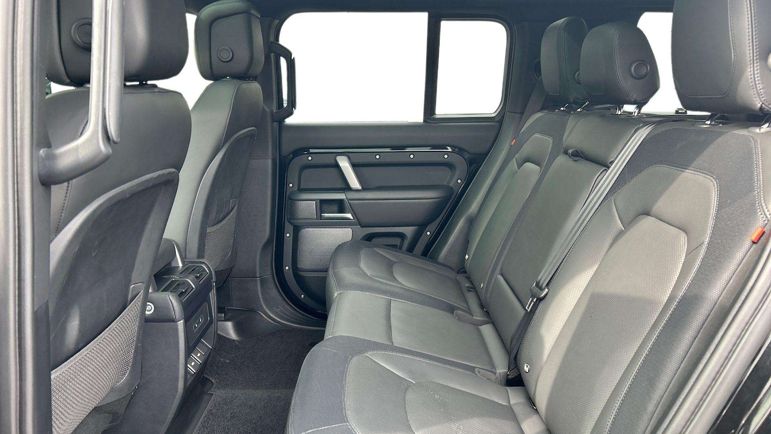 Used Land Rover Defender 2023 for sale - 78209089: Photo 4