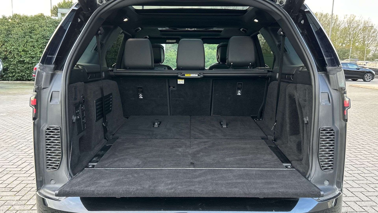 Used Land Rover Discovery 2024 for sale - 77726726: Photo 10