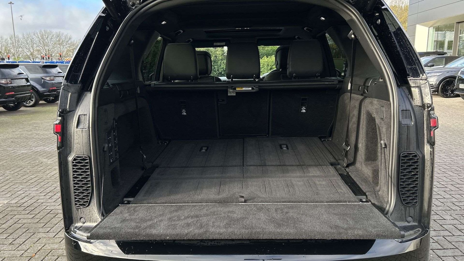 Used Land Rover Discovery 2025 for sale - 76576014: Photo 10