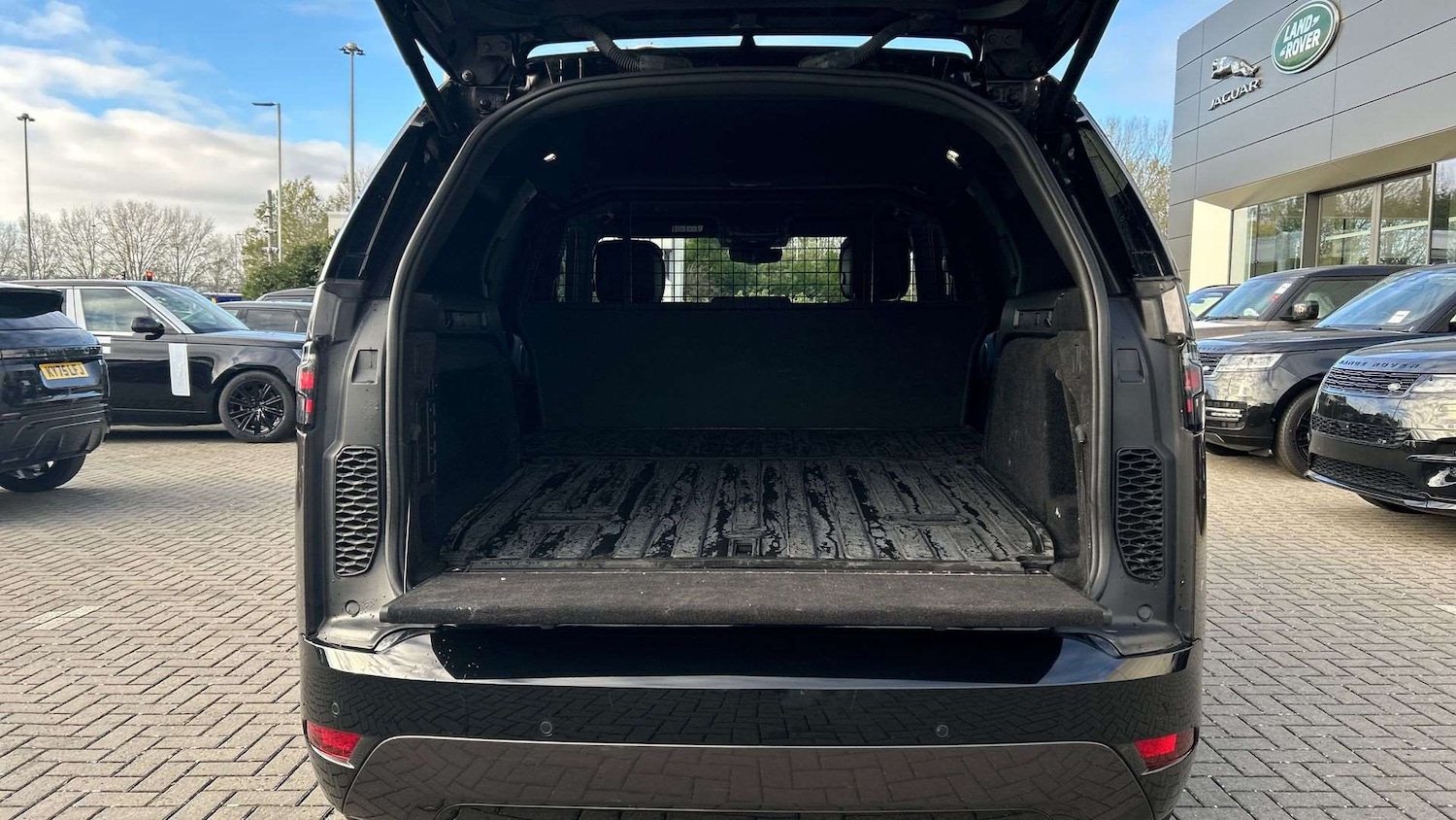 Used Land Rover Discovery 2023 for sale - 76648931: Photo 10