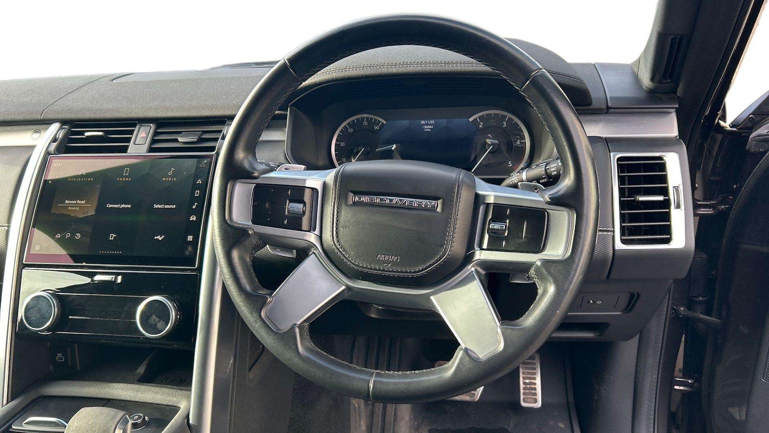 Used Land Rover Discovery 2023 for sale - 76648931: Photo 15