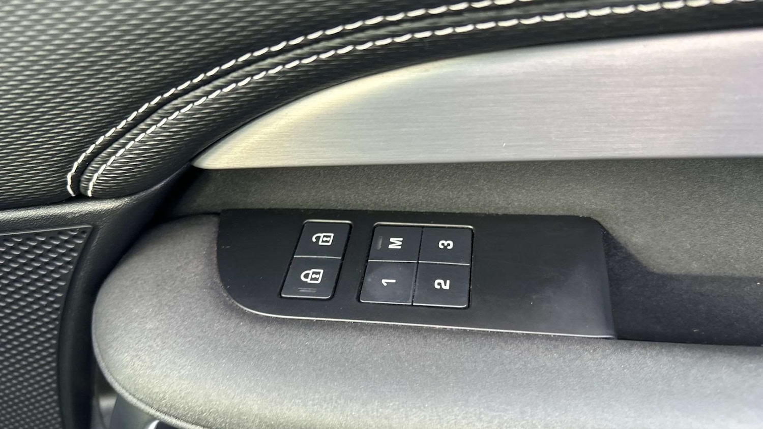 Used Land Rover Discovery 2023 for sale - 76648931: Photo 25