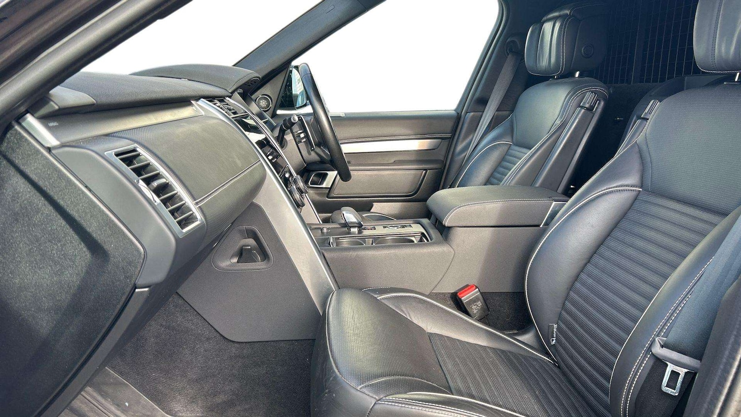 Used Land Rover Discovery 2023 for sale - 76648931: Photo 3