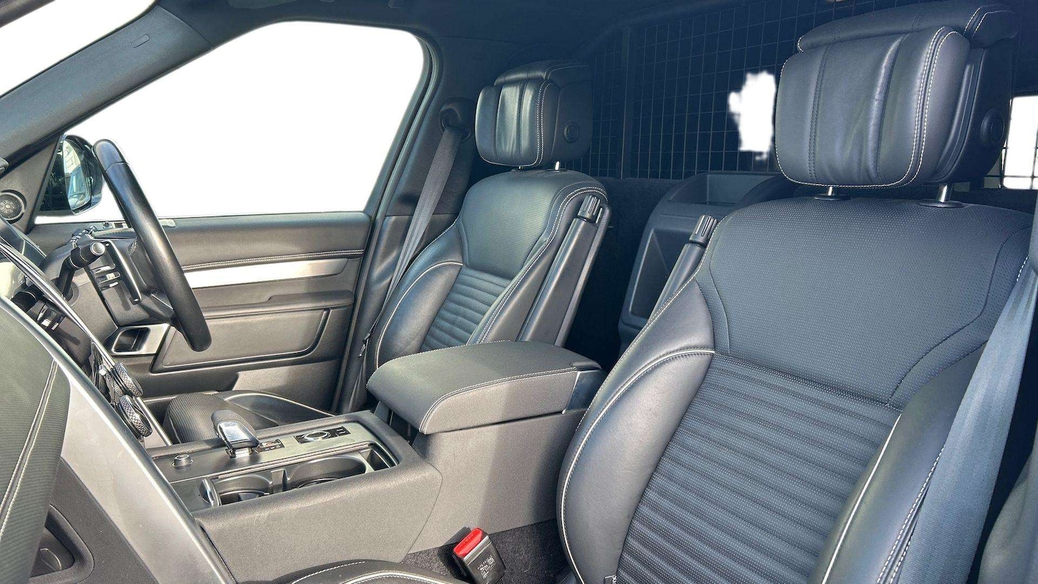 Used Land Rover Discovery 2023 for sale - 76648931: Photo 4