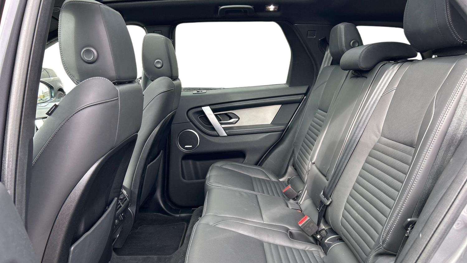 Used Land Rover Discovery Sport 2023 for sale - 76460368: Photo 4