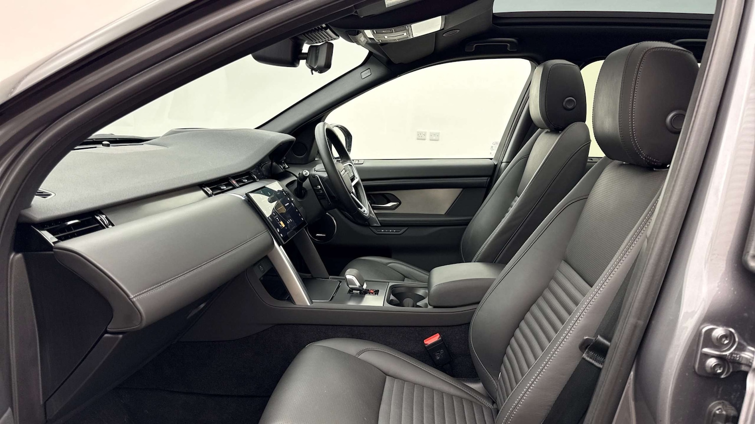 Used Land Rover Discovery Sport 2023 for sale - 77628349: Photo 3