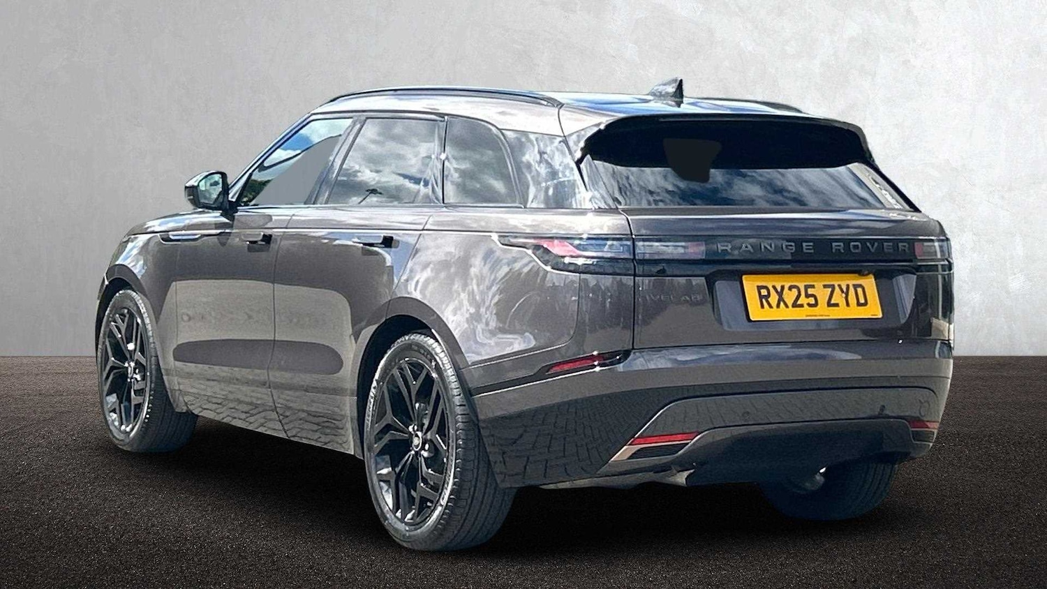 Used Land Rover Range Rover Velar 2025 for sale - 76460017: Photo 2