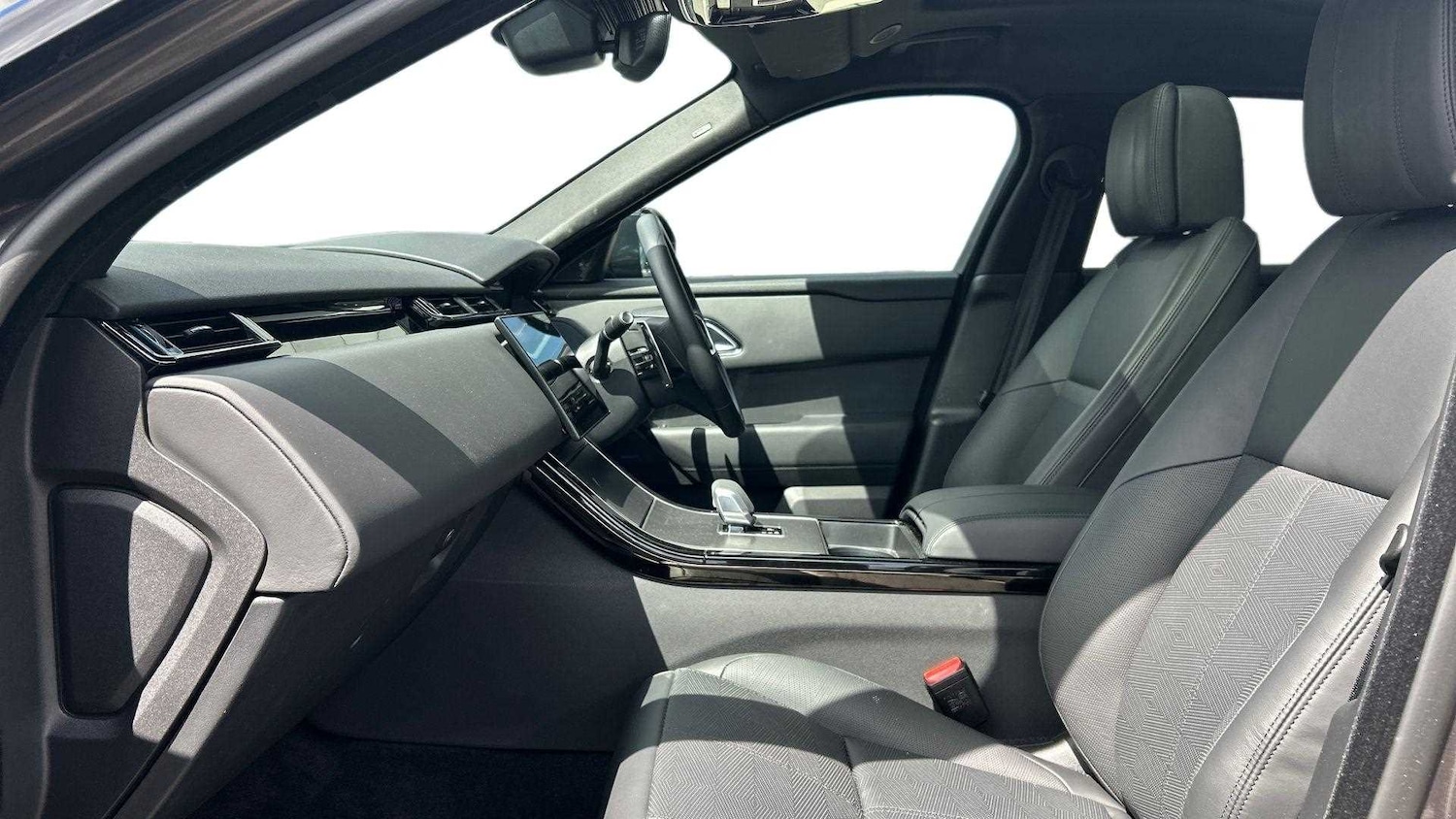 Used Land Rover Range Rover Velar 2025 for sale - 76460017: Photo 3