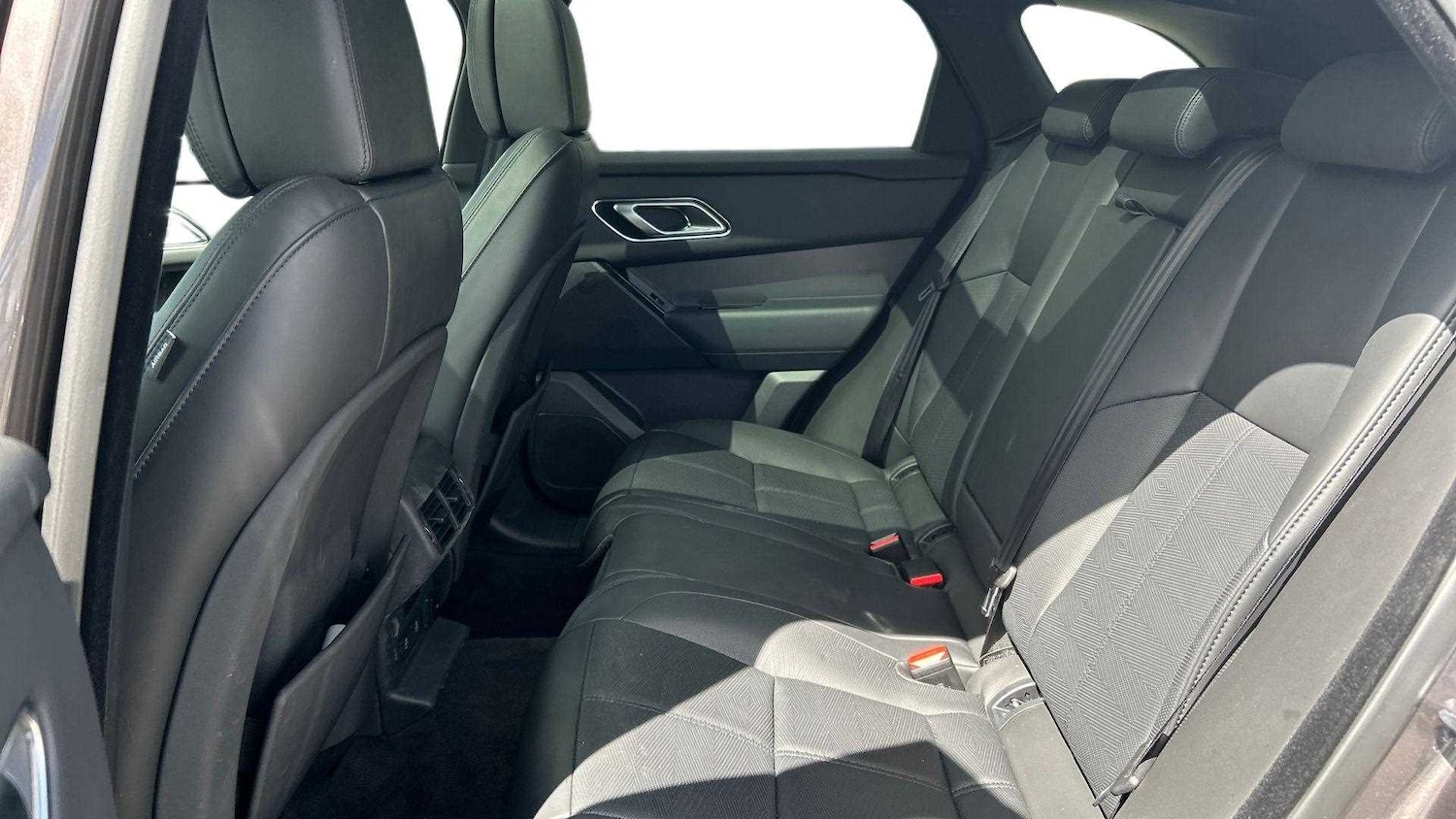 Used Land Rover Range Rover Velar 2025 for sale - 76460017: Photo 4