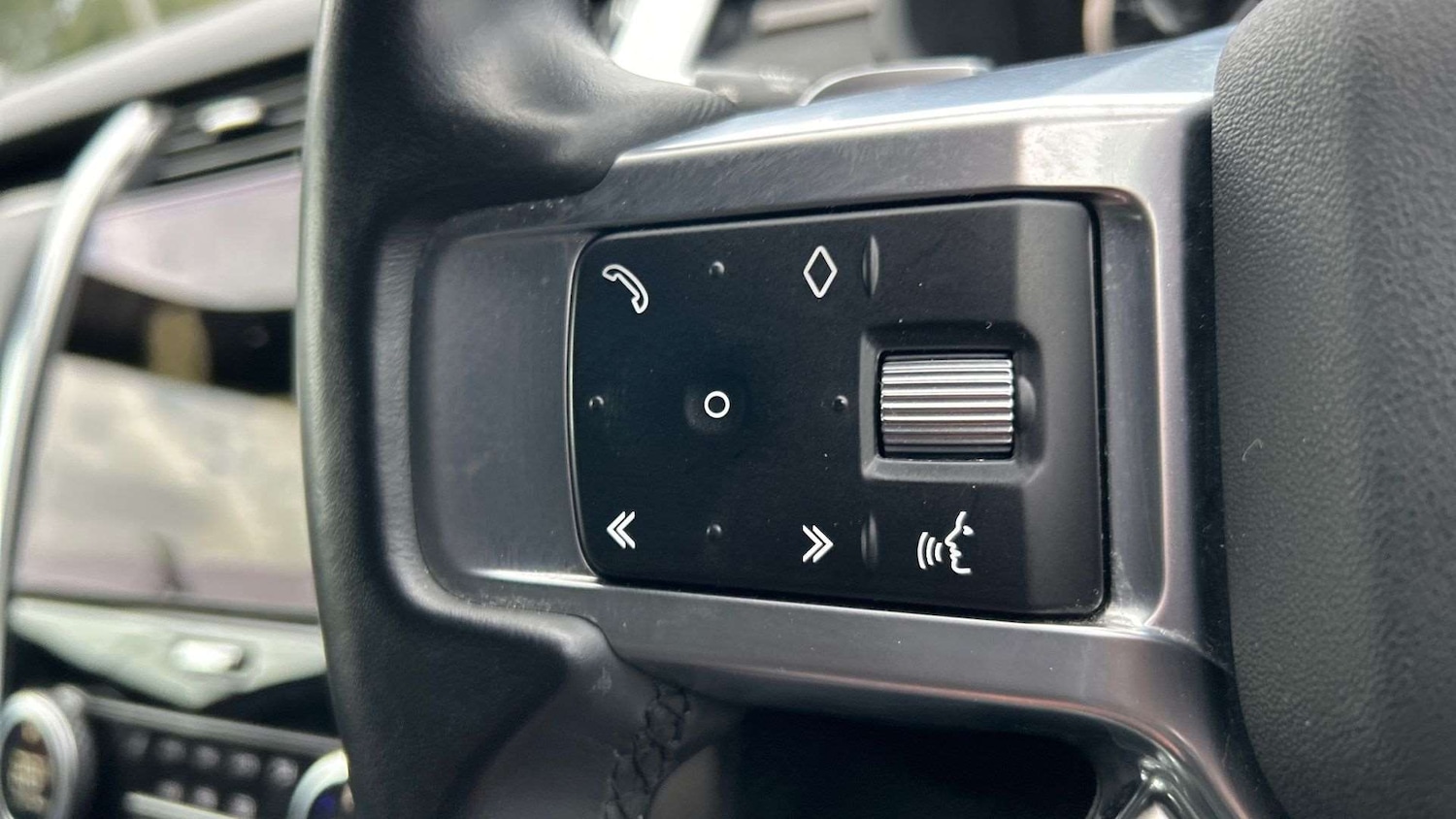 Used Land Rover Discovery 2022 for sale - 76460390: Photo 34