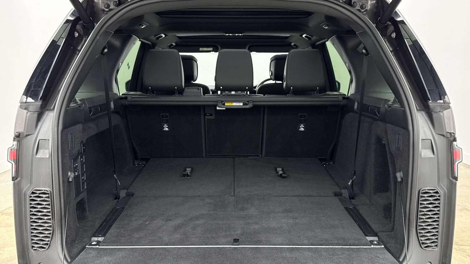 Used Land Rover Discovery 2024 for sale - 77308291: Photo 10