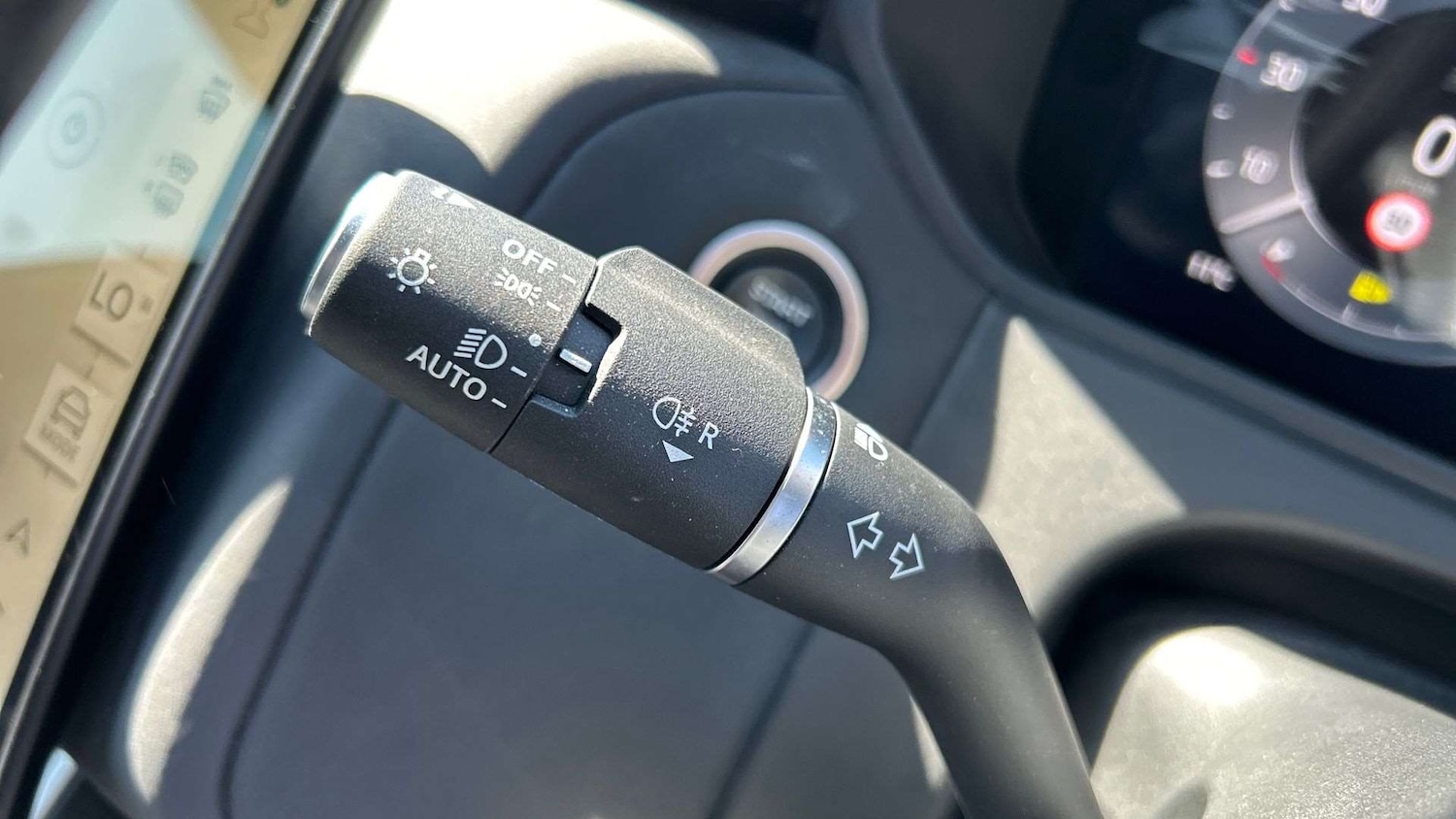 Used Land Rover Range Rover Velar 2023 for sale - 76587617: Photo 32