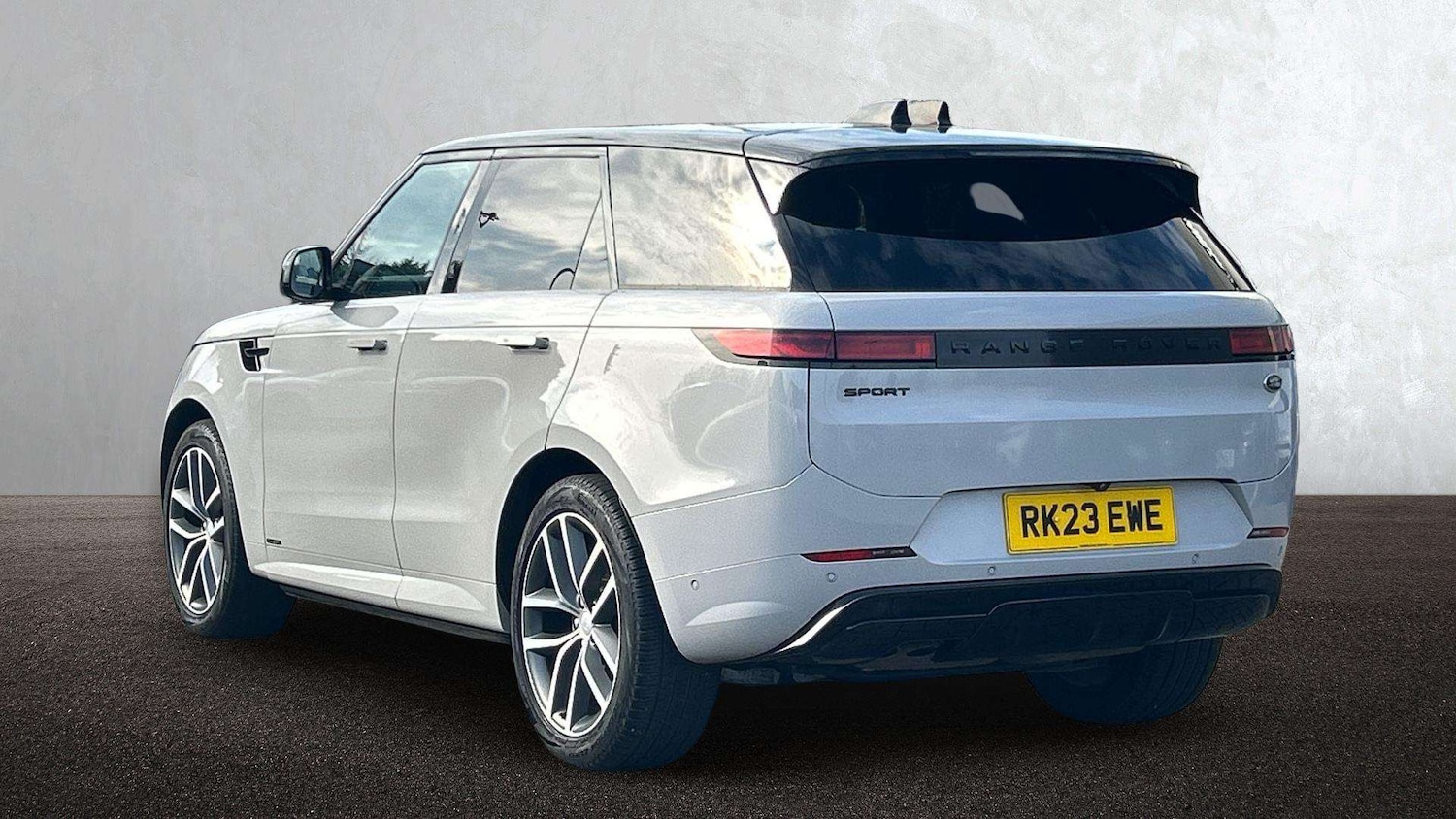 Used Land Rover Range Rover Sport 2023 for sale - 77756652: Photo 2