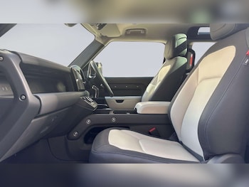 Used Land Rover Defender 2024 for sale - 76460352: Photo