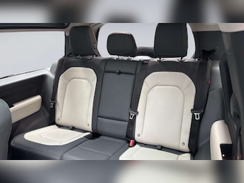 Used Land Rover Defender 2024 for sale - 76460352: Photo