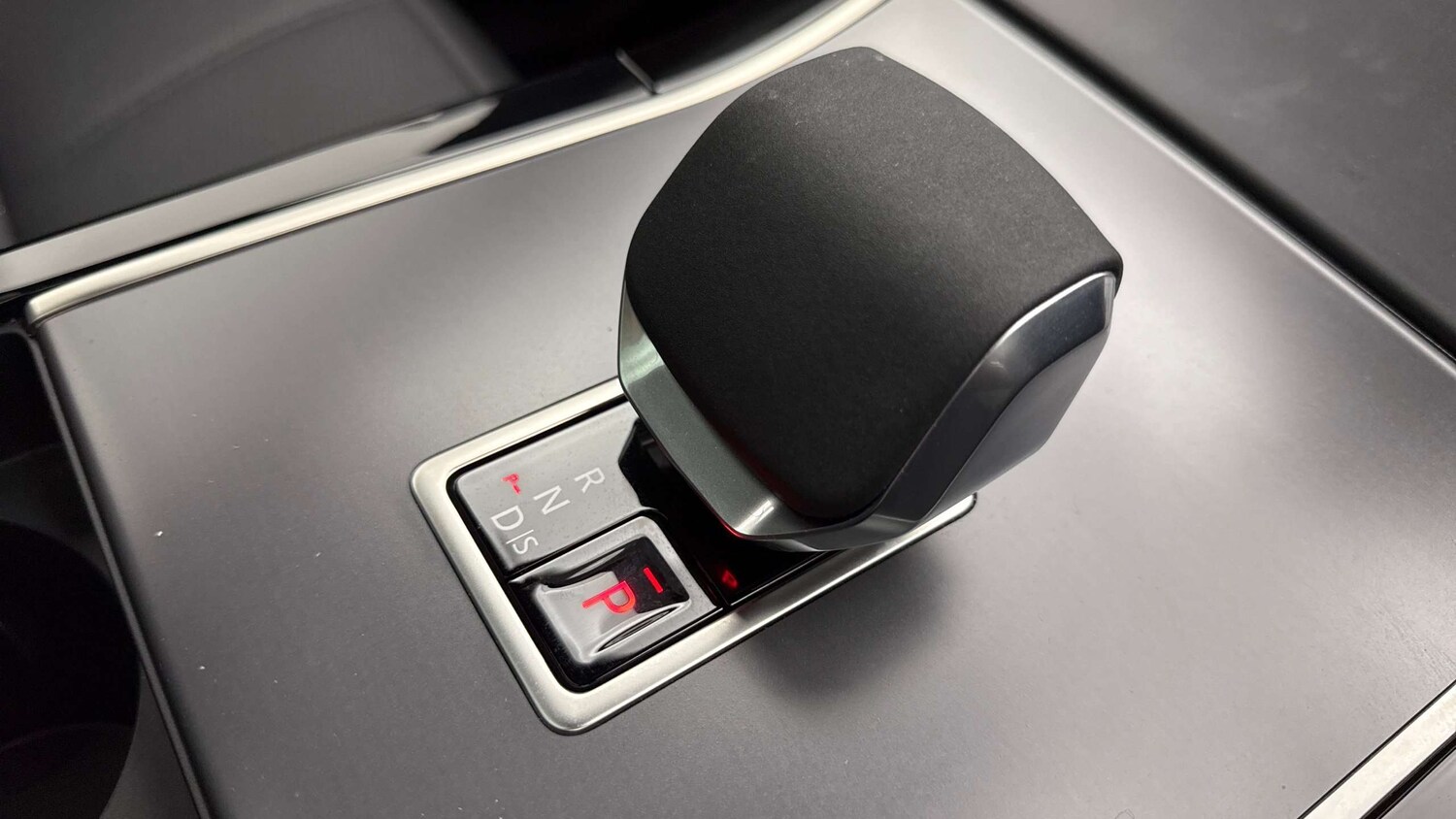 Used Land Rover Range Rover Velar 2024 for sale - 77787049: Photo 13