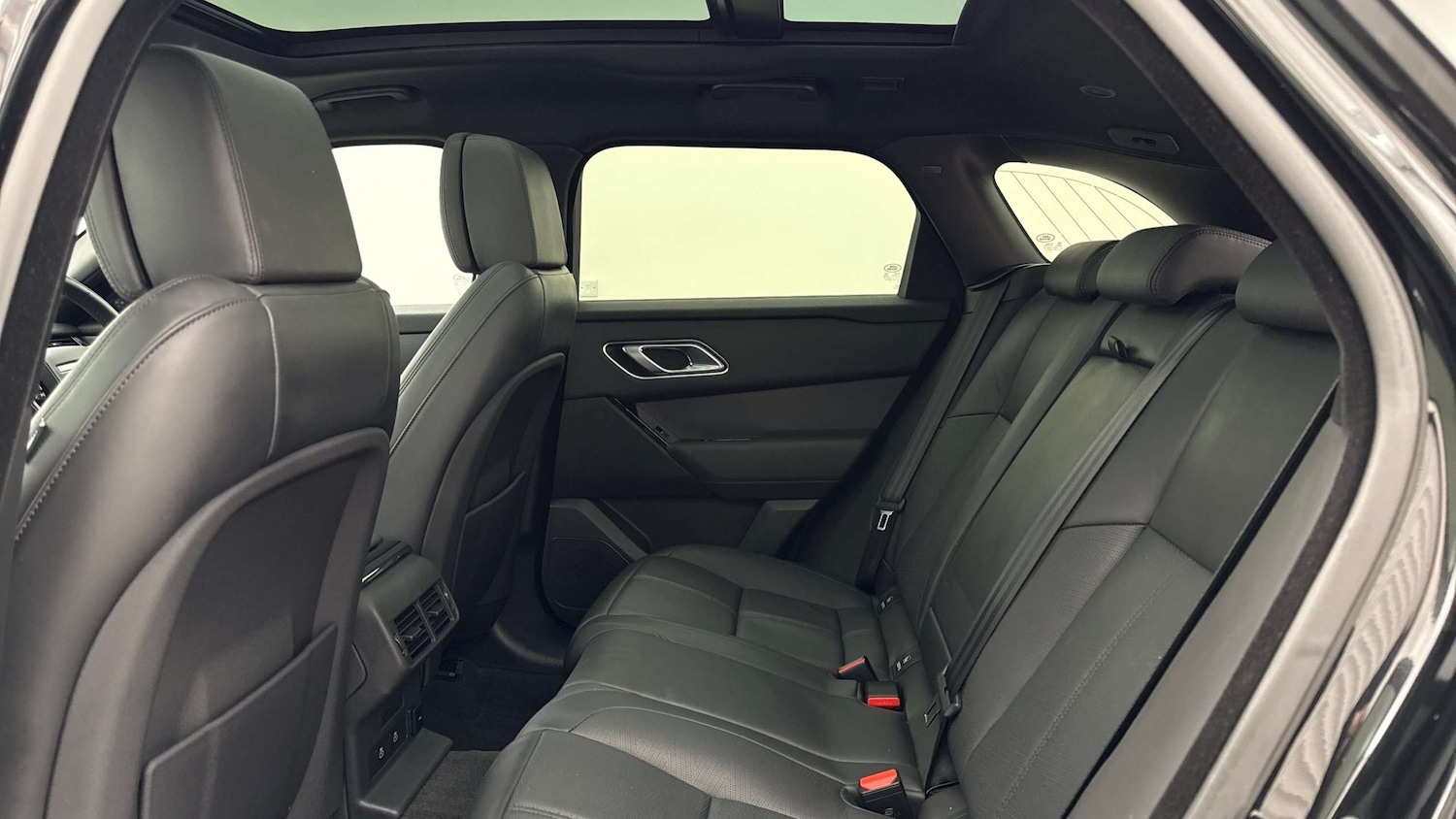 Used Land Rover Range Rover Velar 2024 for sale - 77787049: Photo 4