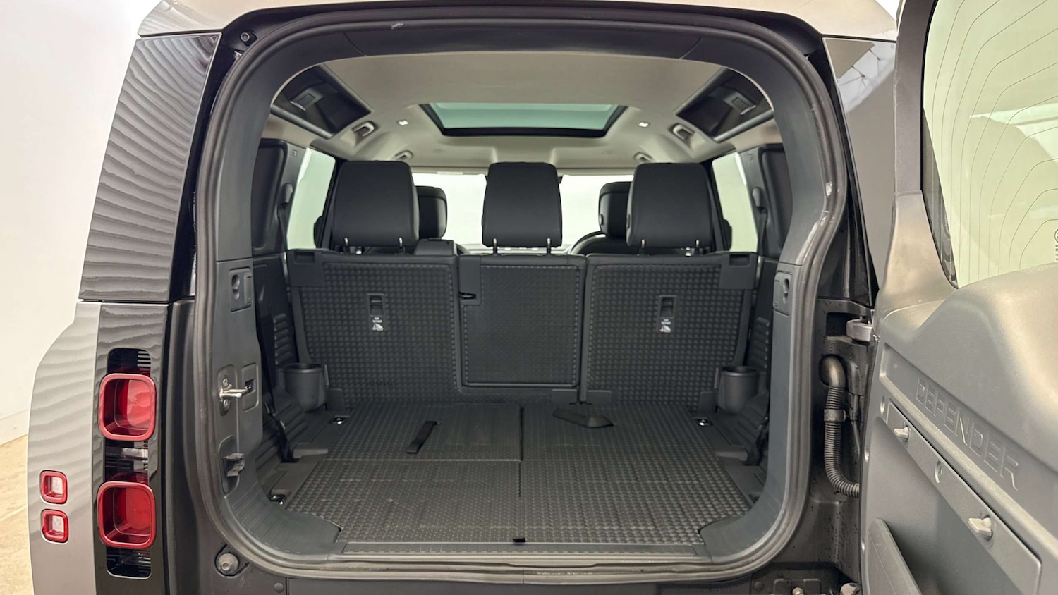 Used Land Rover Defender 2024 for sale - 76460266: Photo 10