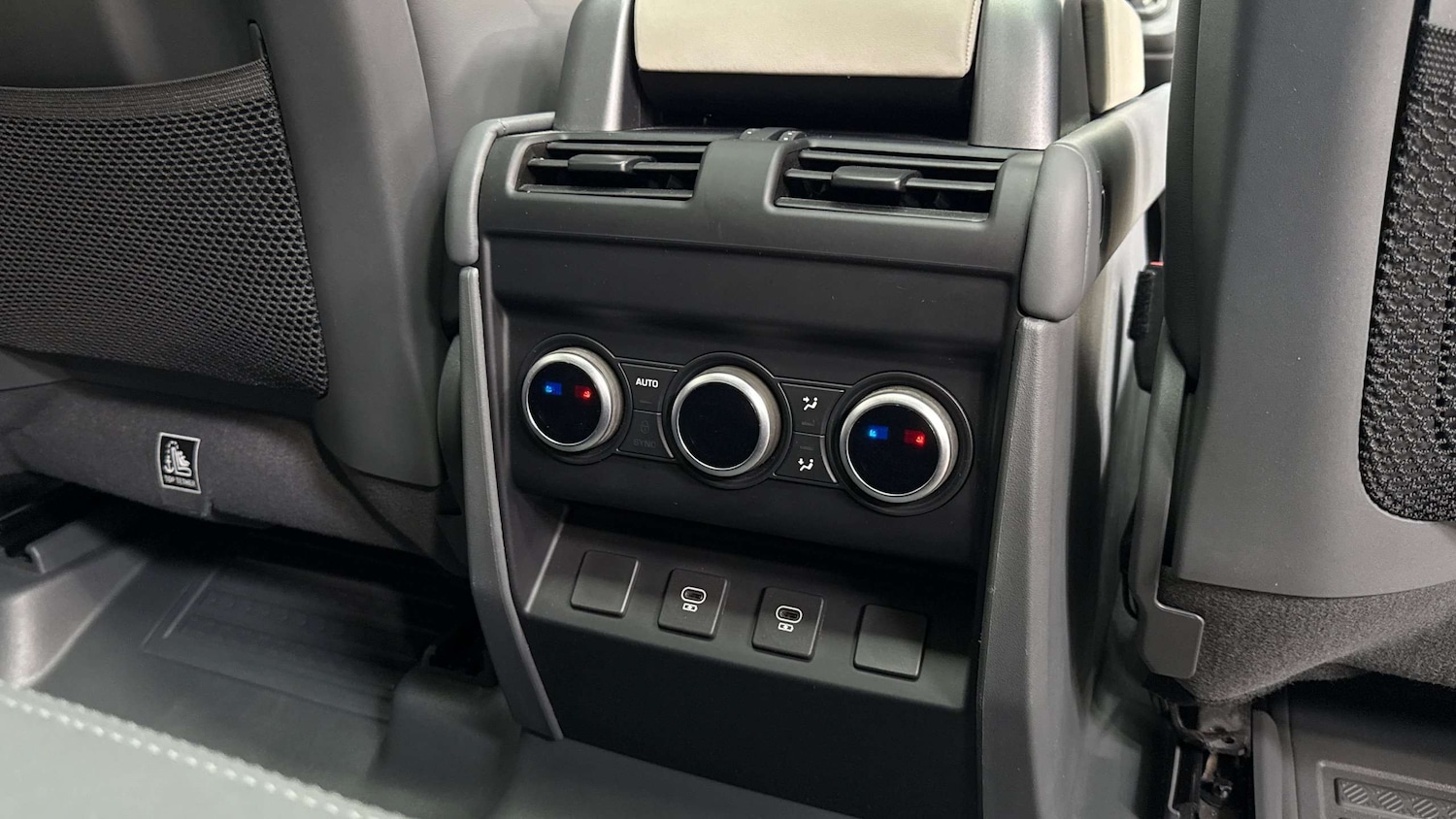 Used Land Rover Defender 2024 for sale - 76460266: Photo 18